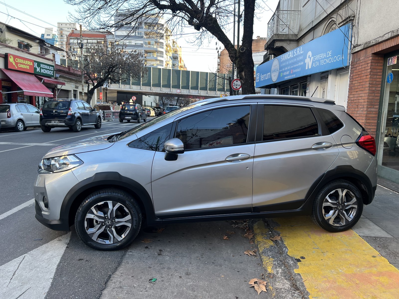 Honda WR-V EXL CVT 2019, gris plata